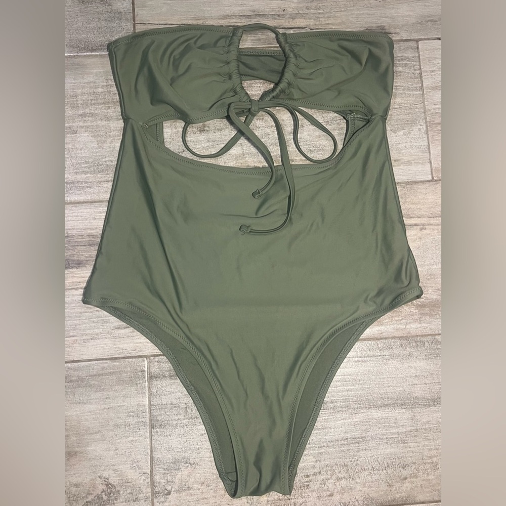 Aerie Rushed Cut Out One piece swimsuit sizeM